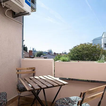 Sweet City Center With Balcony & Private Parking Pula Exterior photo