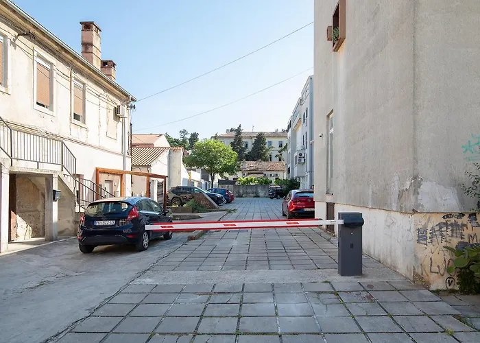 Sweet City Center With Balcony & Private Parking