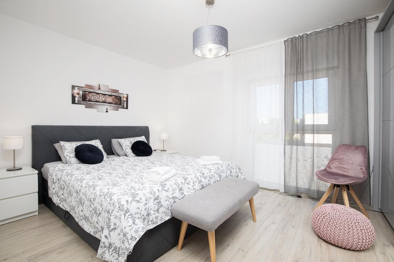 Sweet Center With Balcony & Private Parking *