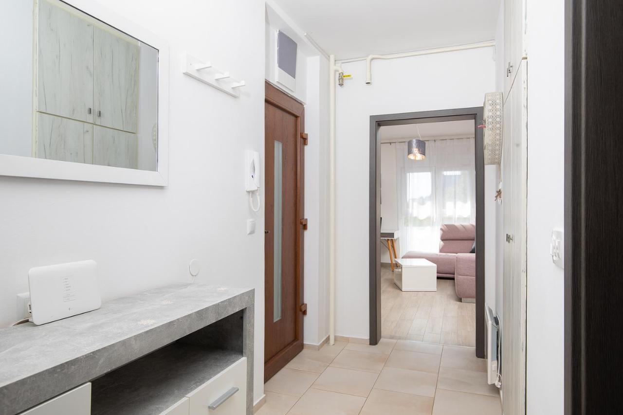 Sweet Center With Balcony & Private Parking Apartment